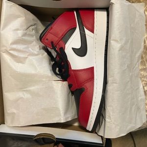 NEW Air Jordan 1 Mid